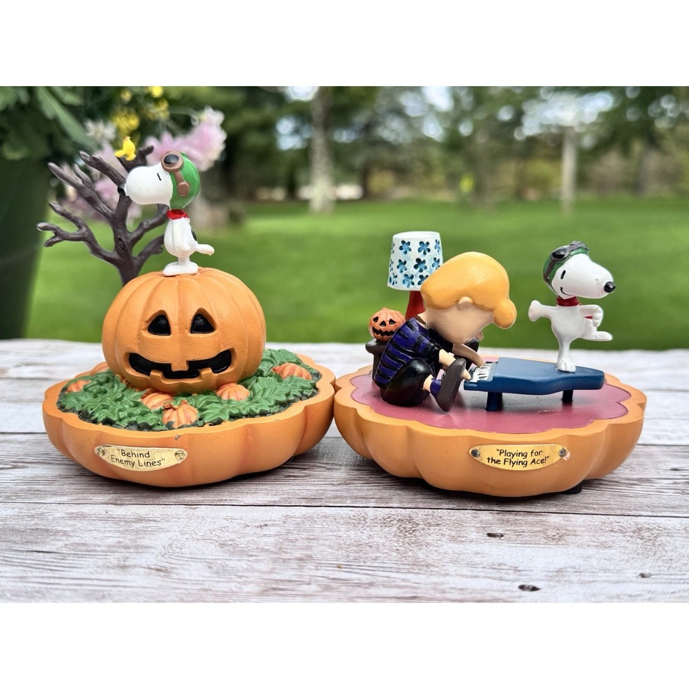 2 Hawthorne Village Peanuts It's The Great Pumpkin Snoopy Ace Limited Halloween